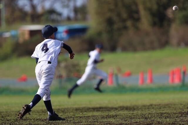 野球の手投げは肩を痛めるって本当？手投げを改善するための重要ポイント２つ！